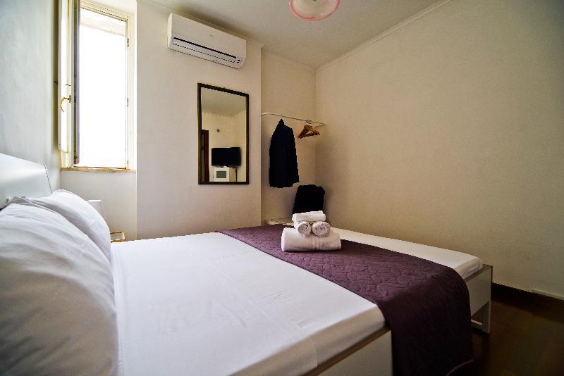Bed And Travel Apartment Dogana Regia 15 Salerno Esterno foto